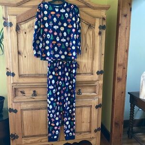 North Pole multi racial Santa Christmas 2 piece pajamas set size L (14/16)